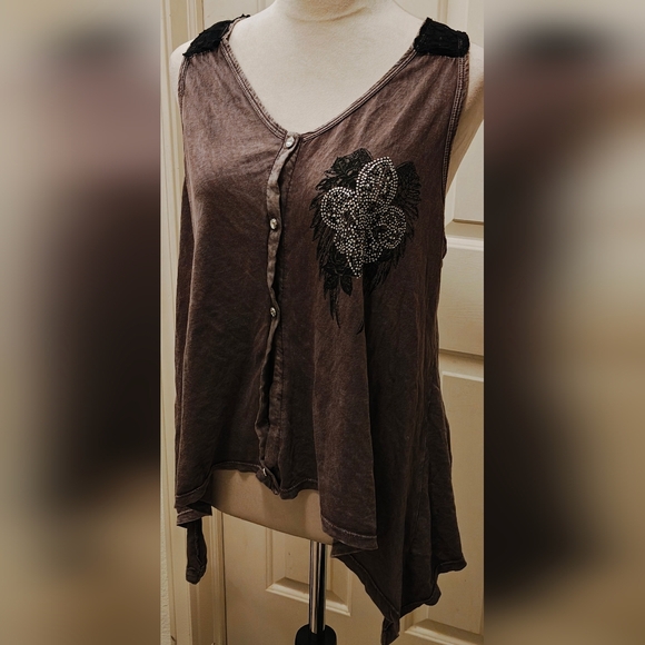 Y2K Vocal Grunge Rhinestone Fleur de lis & Angel Wings w Lace Detail Tank Top - Picture 3 of 14